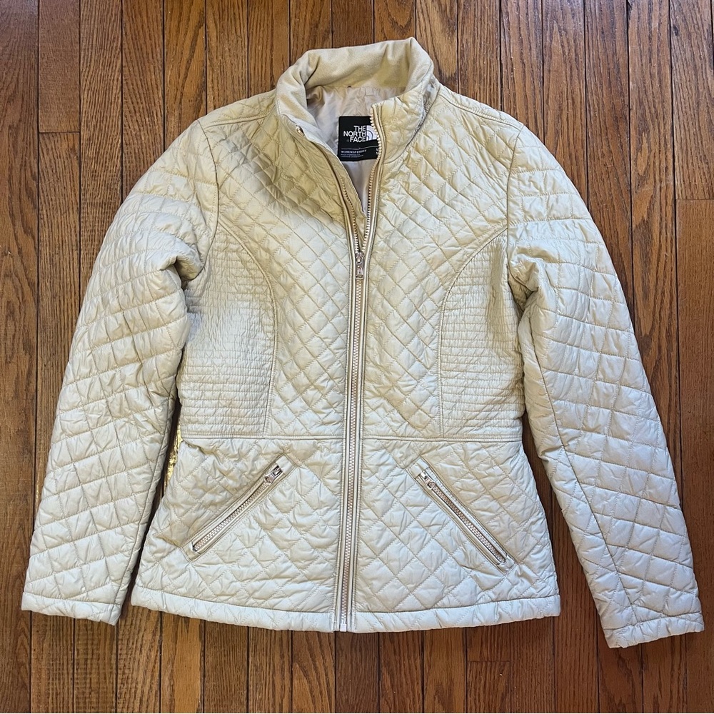 North Face Women’s Medium Lightweight Puffer Jacket